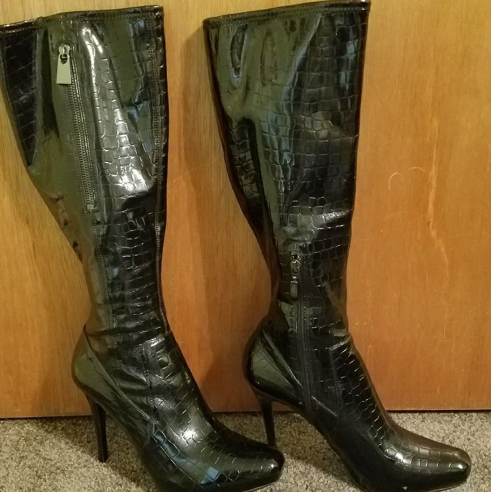 Guess patten leather platform boots size 9.5